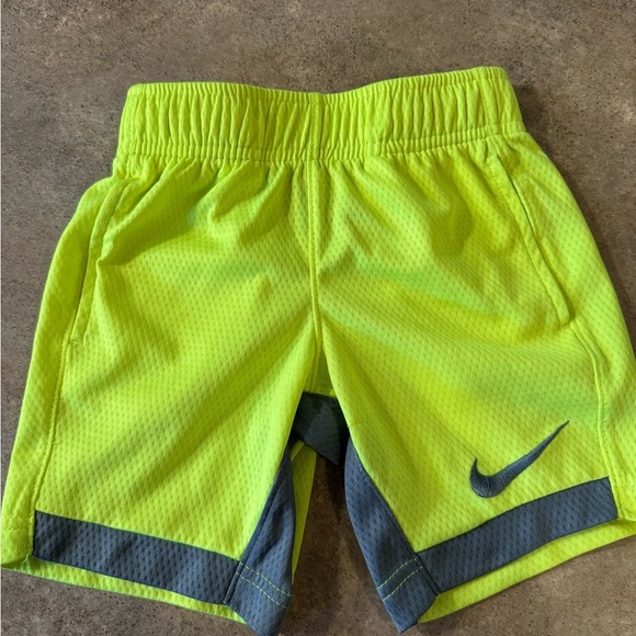 Nike - Lime Green and Gray Shorts Boy, Size XS - Picture 3 of 4